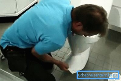 Пред да работи, површината мора да биде обезмастена.
