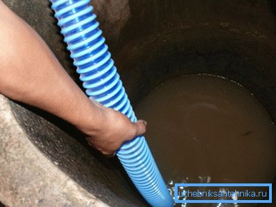 Првата вода се испумпува и се истура во јамата. Првата вода се испумпува и се истура во јамата.