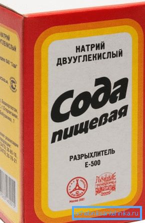 Сода бикарбона е одлично средство за отстранување на плаката, нејзината цена е мала, што ја прави оваа опција многу атрактивна.