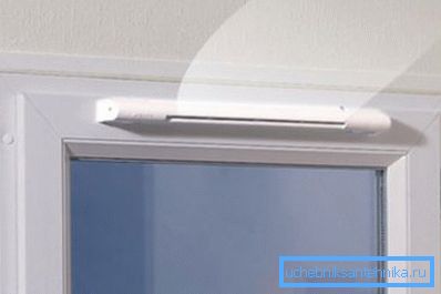 Пластичен прозорец со влезниот вентил.