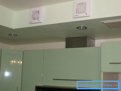 Пластични решетки за вентилација на кујнски простор Пластични решетки за вентилација на кујнски простор