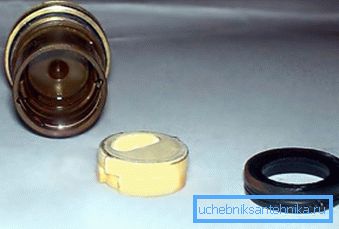 Лоша топла вода од чешмата? Можеби гумен вентил прстен беше едноставно деформирани, тоа треба да биде дури и без вдлабнатини и пукнатини. Лоша топла вода од чешмата? Можеби гумен вентил прстен беше едноставно деформирани, тоа треба да биде дури и без вдлабнатини и пукнатини.