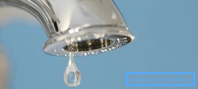 Зошто водата капе од затворен чешма?