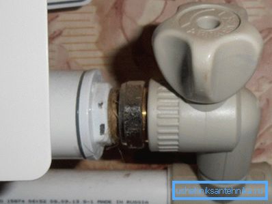 Поврзување на пластична пумпа со радијаторот Поврзување на пластична пумпа со радијаторот