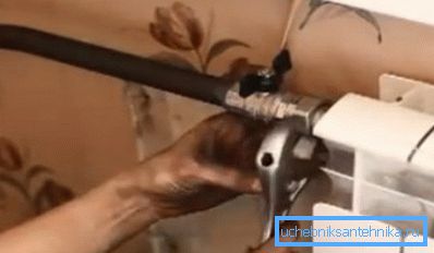 Не-само-врска. Не-само-врска.