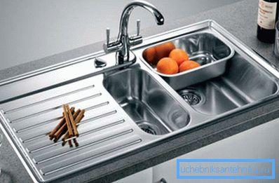 Се прикажува модел со екстра мала чаша.
