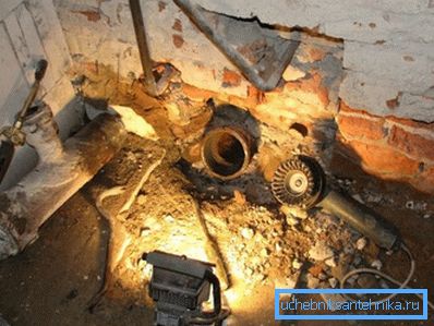 По расклопување треба да остане само ѕвоното од ѕвоно на вертикалниот столб. По расклопување треба да остане само ѕвоното од ѕвоно на вертикалниот столб.