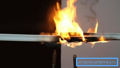 Кога согорува ПВЦ, токсичниот гас се ослободува. Кога согорува ПВЦ, токсичниот гас се ослободува.