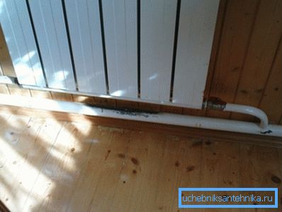 Кога воздухот ќе биде истегнат во горниот дел од батеријата, циркулацијата ќе помине низ својот долен колектор.