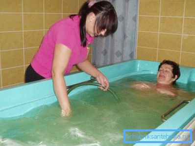Прием на процедури за вода со подводен масажен туш