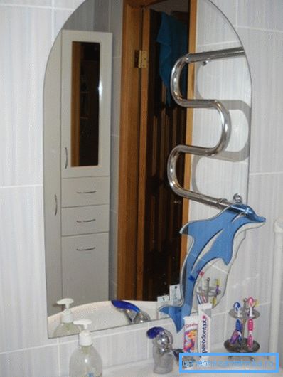 Залепени лимови со вметнати бои.