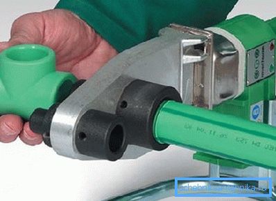 Пластични цевки за лемење процес Пластични цевки за лемење процес