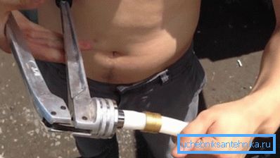 Работи како дилататор.
