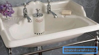 Мијалникот со две чешми изгледа стилски, но можете да го користите само со затворање на мозоци и полнење на садот со вода. Европејците го прават токму тоа, но оваа традиција не се вкорени тука. Мијалникот со две чешми изгледа стилски, но можете да го користите само со затворање на мозоци и полнење на садот со вода. Европејците го прават токму тоа, но оваа традиција не се вкорени тука.