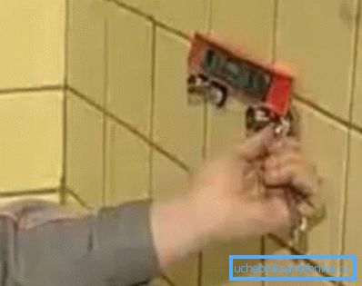 Неопходно е точно да се лоцираат ексцентриците хоризонтално. Неопходно е точно да се лоцираат ексцентриците хоризонтално.