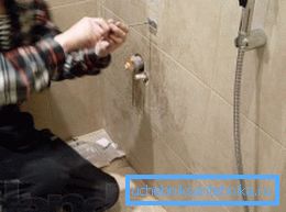Поправете го тушот со замена на миксер Поправете го тушот со замена на миксер