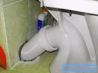 898 Рачно чистење на брановидни тоалети