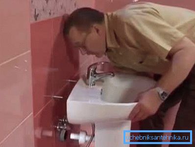 Само-инсталација на миелен мијалник во место Само-инсталација на миелен мијалник во место