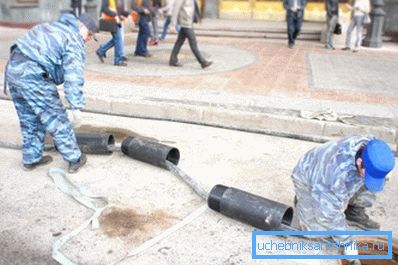 Седиштата на цевките се повлекуваат по удар Седиштата на цевките се повлекуваат по удар