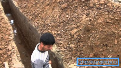 Ширината треба да биде удобна за работа со минимални трошоци за работна сила. Ширината треба да биде удобна за работа со минимални трошоци за работна сила.