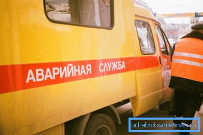 Службата за итни случаи ќе помогне да се справите со истекување Службата за итни случаи ќе помогне да се справите со истекување