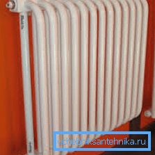 Просечната излезна топлина од еден дел е 100 W Просечната излезна топлина од еден дел е 100 W