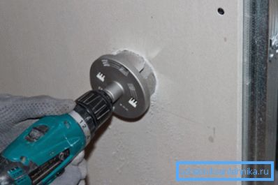 Дупчење дупка во drywall Дупчење дупка во drywall
