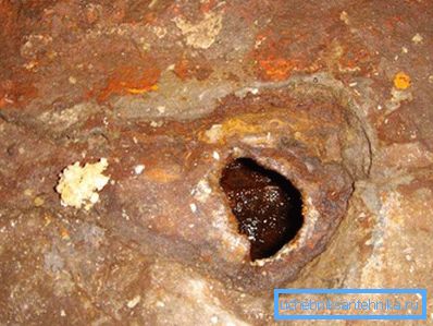 2790 Фистула во канализационата цевка