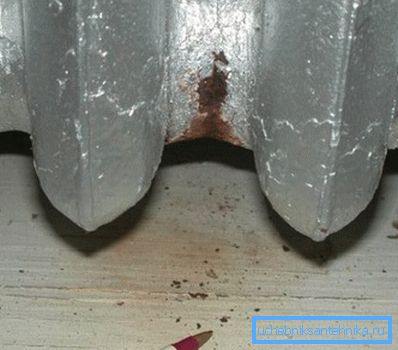 Истекува на раскрсницата на деловите