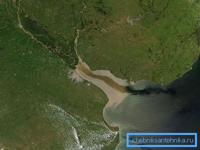 Течната вода неизбежно носи тиња течната вода неизбежно носи тиња