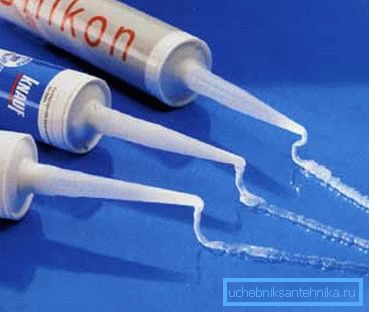 Кадата со силиконски заптивки мора да биде во плакарот
