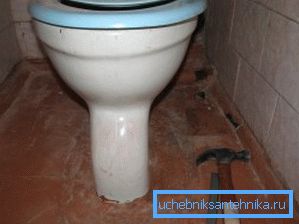 Многумина во тоалетот сè уште имаат тоалети произведени во Советскиот Сојуз.