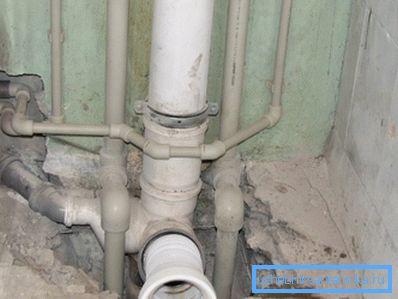 Местото на столбот се заменува со пластика. Местото на столбот се заменува со пластика.