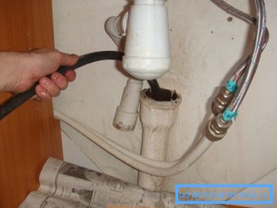 Отстранување на блокада на канализација со посебен кабел Отстранување на блокада на канализација со посебен кабел