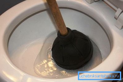Извадете ја водата со клип. Извадете ја водата со клип.