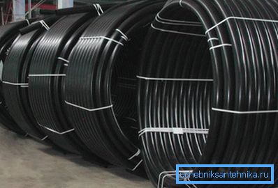 Неверојатната пластичност на HDPE ви овозможува да ги извртувате во вакви калеми, што во голема мера го олеснува транспортот и складирањето. Неверојатната пластичност на HDPE ви овозможува да ги извртувате во вакви калеми, што во голема мера го олеснува транспортот и складирањето.