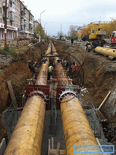 Поставување на грејната мрежа. Фото