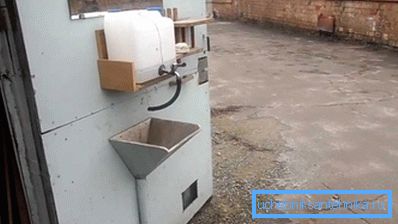 Мијалник поврзан со вратата Мијалник поврзан со вратата