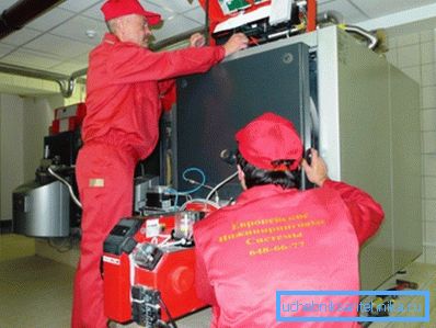 Инсталирањето и пуштањето во работа ги вршат само специјалисти со соодветно одобрување.