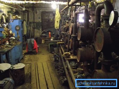 Застарената опрема (на фотографијата) работи многу неефикасно Застарената опрема (на фотографијата) работи многу неефикасно