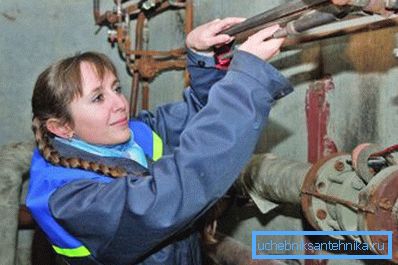 Поправка на паузи за челични цевки бара многу напор.