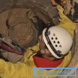 Во зависност од видот на изворот и неговата длабочина, чистењето е конвенционално поделено на неколку основни методи кои можат да се применат без вклучување на надворешни експерти: Во зависност од видот на изворот и неговата длабочина, чистењето е конвенционално поделено на неколку основни методи кои можат да се применат без вклучување на надворешни експерти: