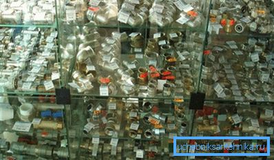 Изложба во водоводната продавница. Имаме блиско запознавање со некои експонати. Изложба во водоводната продавница. Имаме блиско запознавање со некои експонати.