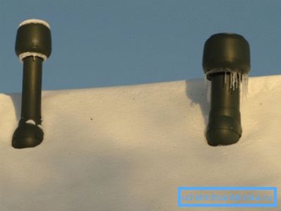 Отпуштања на столбови на тротоарот. Отпуштања на столбови на тротоарот.