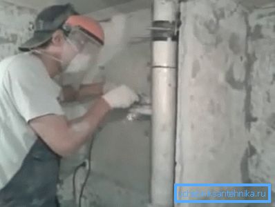 Исечете парче од стариот столб Исечете парче од стариот столб