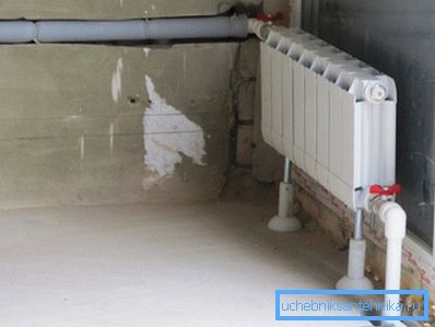 Поставување на изолирани цевки во ѕидови од гипс и подот Поставување на изолирани цевки во ѕидови од гипс и подот