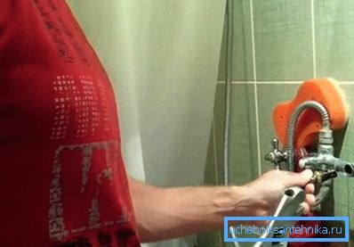 Замена на kranbuksy во миксер - демонтажа Замена на kranbuksy во миксер - демонтажа