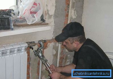 Затегнувањето на врвовите е најдобро со вртежен момент. Затегнувањето на врвовите е најдобро со вртежен момент.